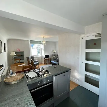 Perfectly Located, Bowness Flat With Free Parking And Views Daire