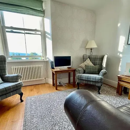 Daire Perfectly Located, Bowness Flat With Free Parking And Views Windermere