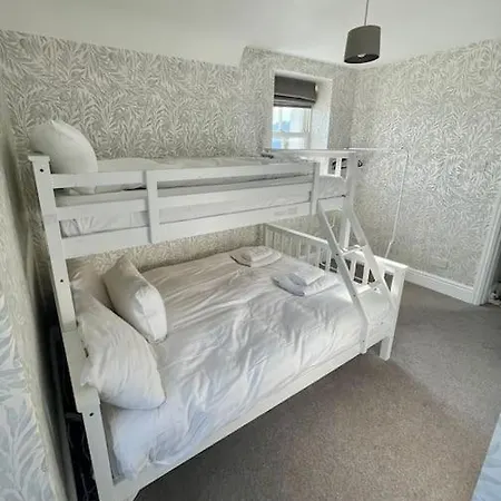 Perfectly Located, Bowness Flat With Free Parking And Views Daire Windermere
