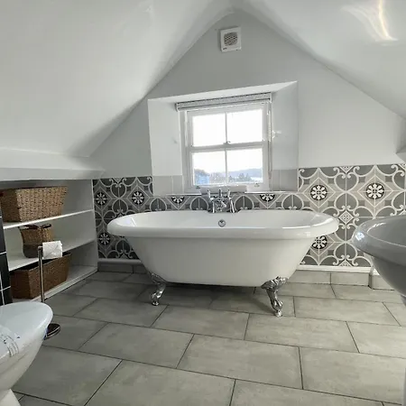 Daire Perfectly Located, Bowness Flat With Free Parking And Views Windermere