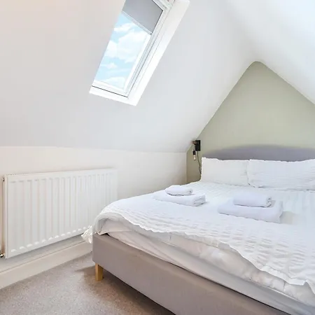 Perfectly Located, Bowness Flat With Free Parking And Views * Windermere