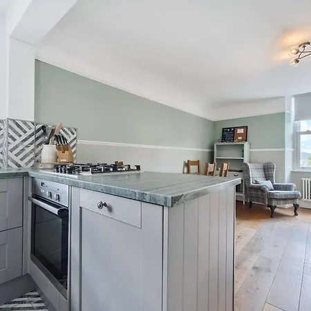 Perfectly Located, Bowness Flat With Free Parking And Views アパート *