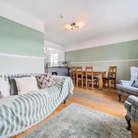 Perfectly Located, Bowness Flat With Free Parking And Views アパート *