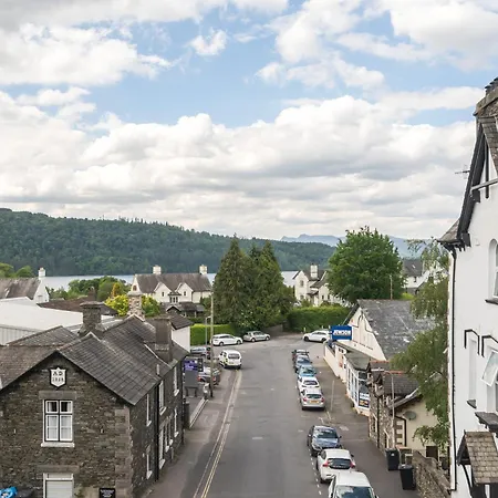 Perfectly Located, Bowness Flat With Free Parking And Views