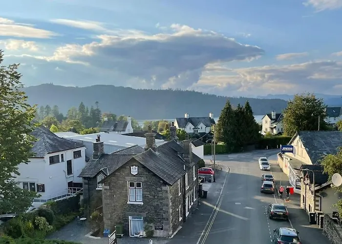 Perfectly Located, Bowness Flat With Free Parking And Views 温德米尔