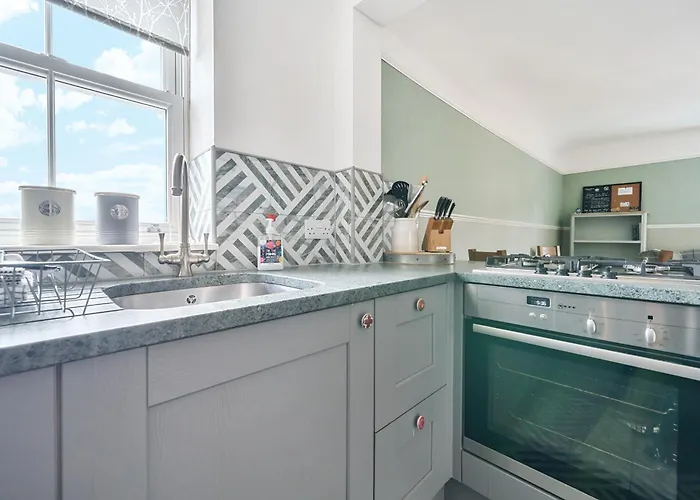 Perfectly Located, Bowness Flat With Free Parking And Views 公寓 *