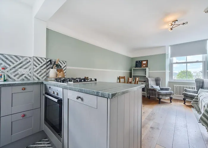 Perfectly Located, Bowness Flat With Free Parking And Views 公寓 *