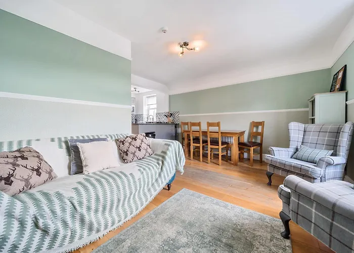 Perfectly Located, Bowness Flat With Free Parking And Views 公寓 *