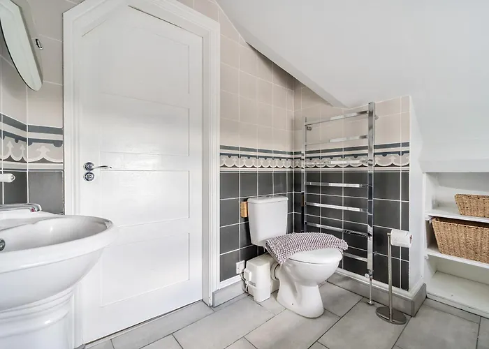 公寓 Perfectly Located, Bowness Flat With Free Parking And Views *