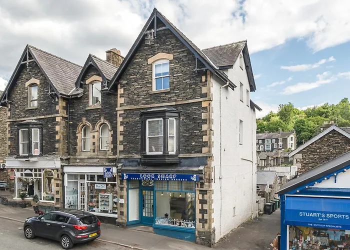 Perfectly Located, Bowness Flat With Free Parking And Views 公寓